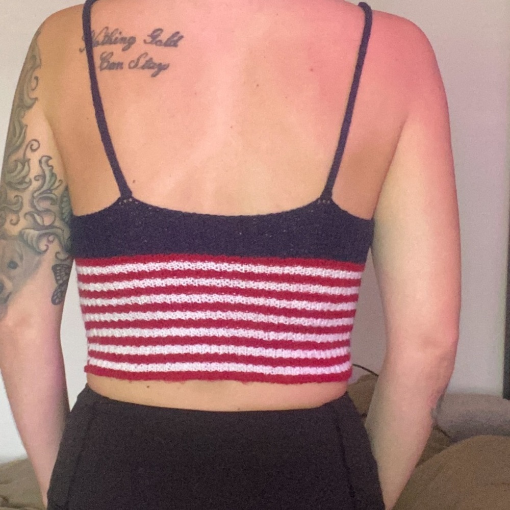 Cropped Ribbed Top - Picture 2 of 5